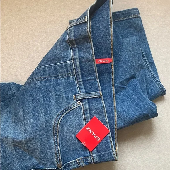 NWT SPANX Straight Leg Jeans Vintage Indigo size XLsize 14/16 20356R Jeans